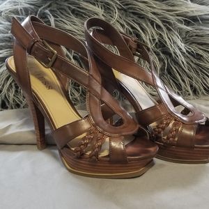 Guess Brown heels